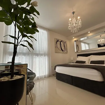 Kiko Luxury Living 4*