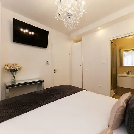 Kiko Luxury Casa de hóspedes 4*
